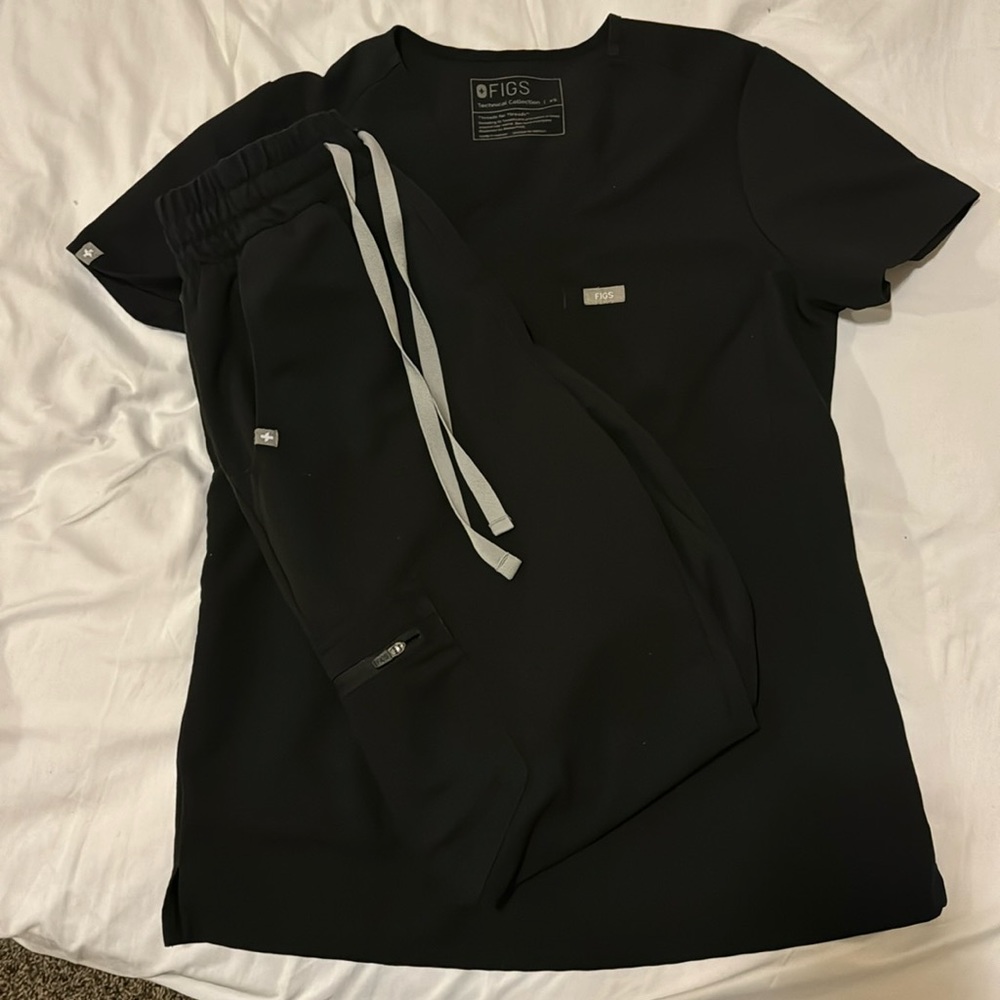 Figs Black Scrub Set